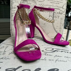 Y-not? Fuchsia Gold Chain High Heels (Never Worn)